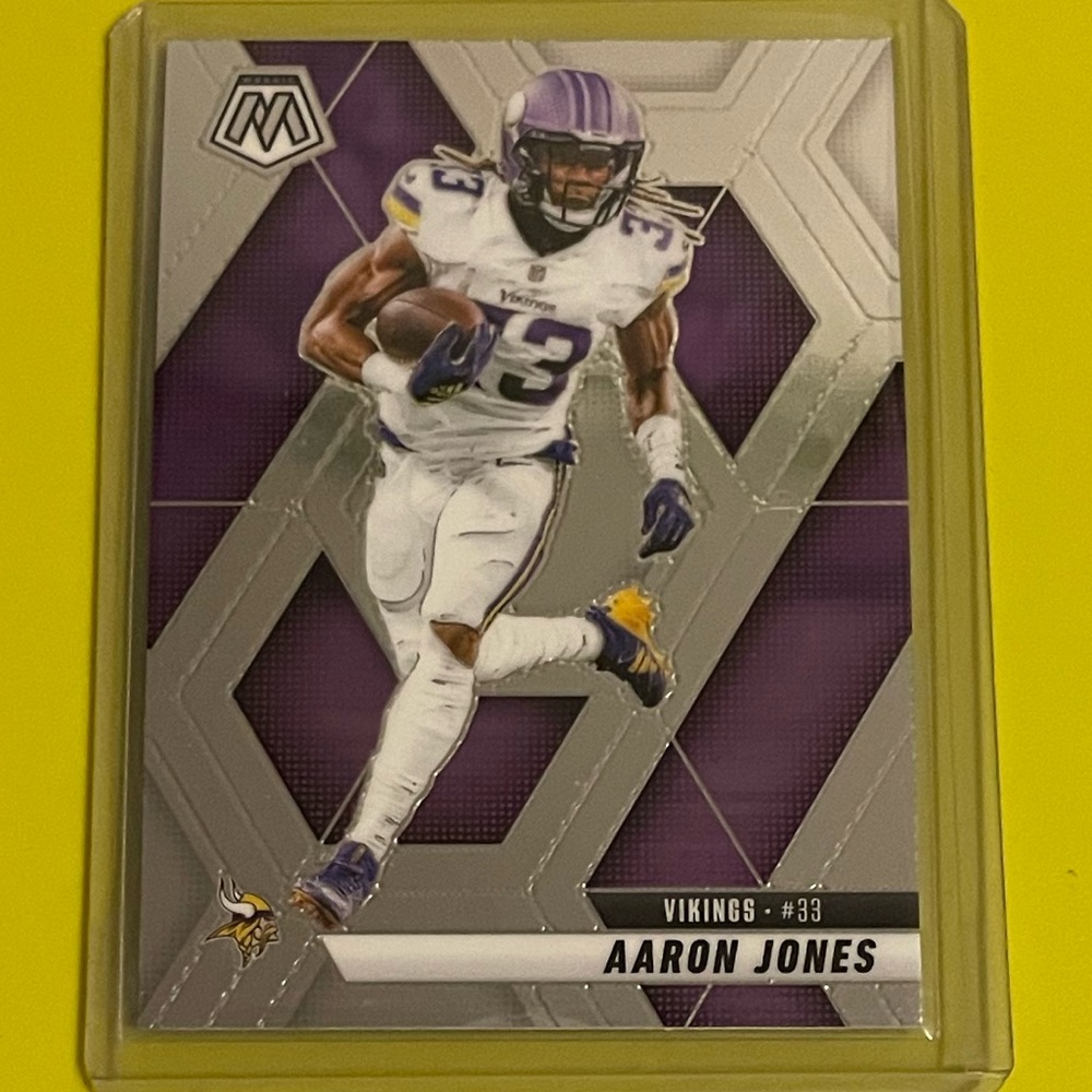 Aaron Jones #128 2025 Panini Mosaic Football Trading Card